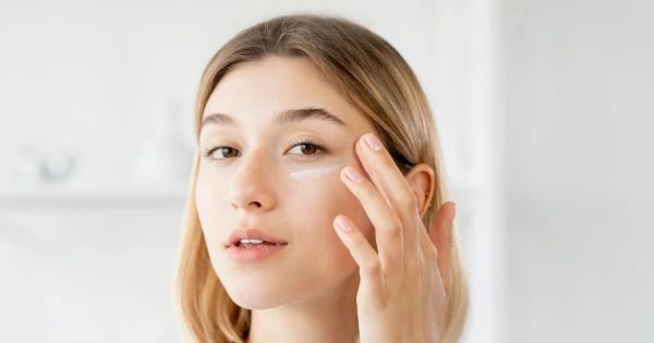 girl using a eye cream